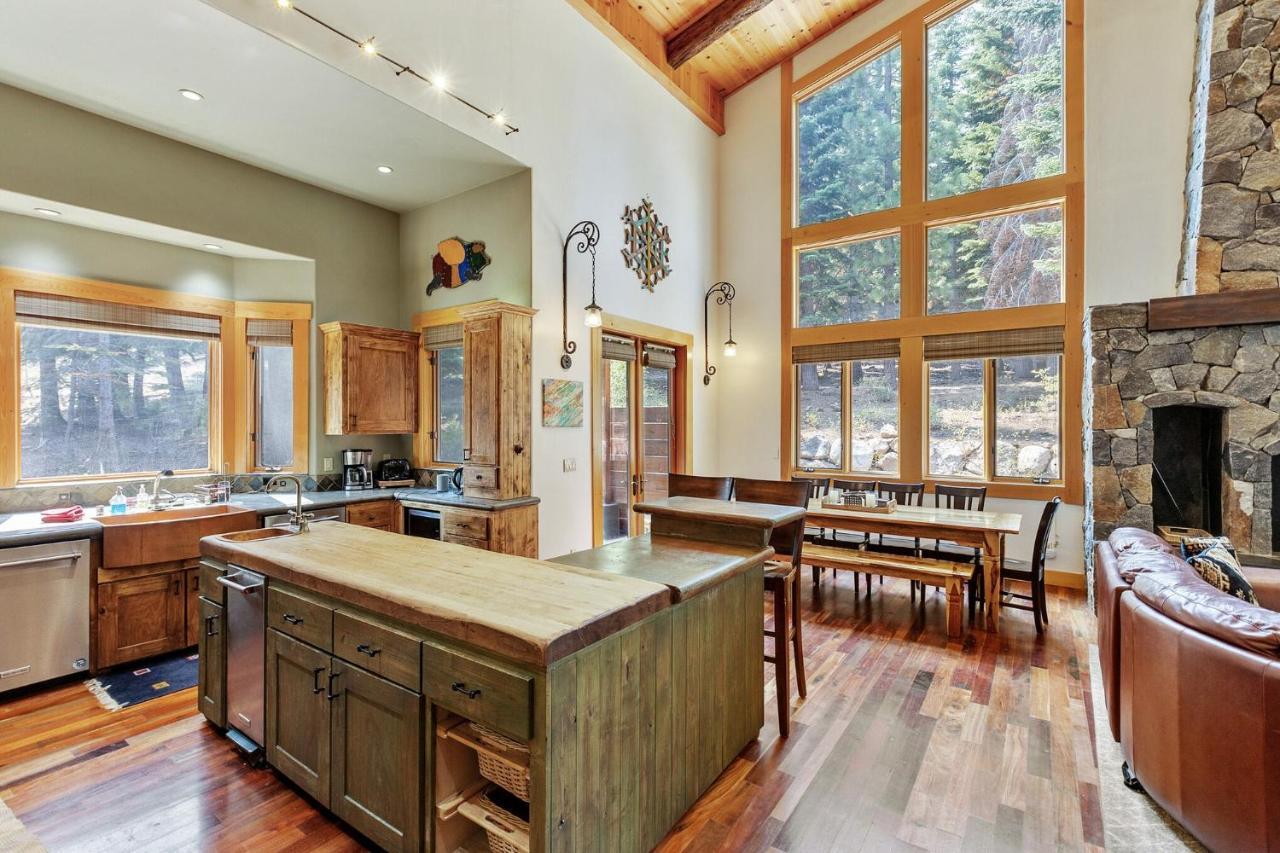 Bear Meadows Lodge - Hot Tub - Tahoe Donner Home トラッキー エクステリア 写真